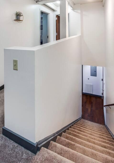 Centric Modern Loft W/ King Beds & Smart Gametable Villa Rochester Exterior photo