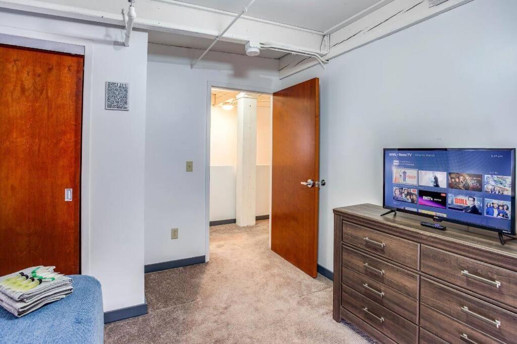 Centric Modern Loft W/ King Beds & Smart Gametable Villa Rochester Exterior photo