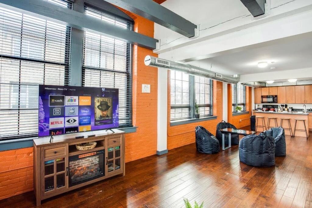 Centric Modern Loft W/ King Beds & Smart Gametable Villa Rochester Exterior photo