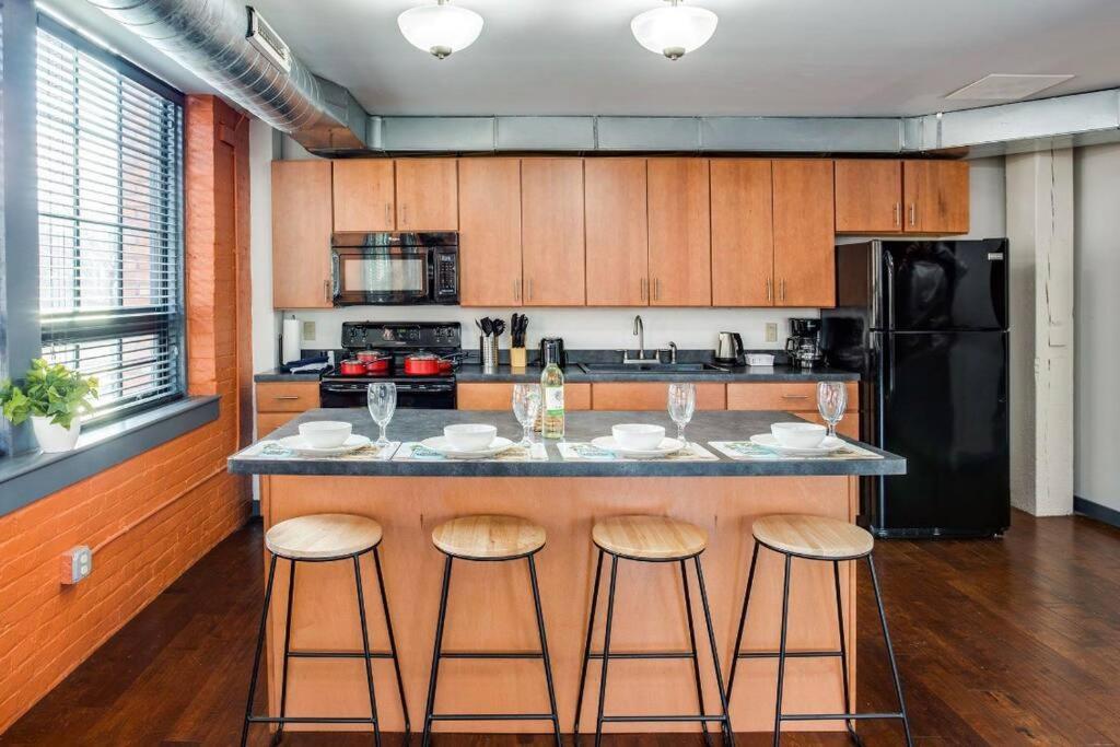 Centric Modern Loft W/ King Beds & Smart Gametable Villa Rochester Exterior photo