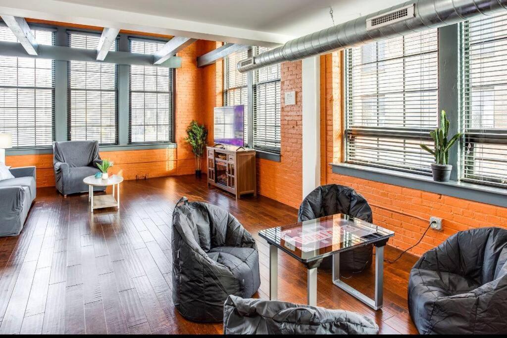 Centric Modern Loft W/ King Beds & Smart Gametable Villa Rochester Exterior photo