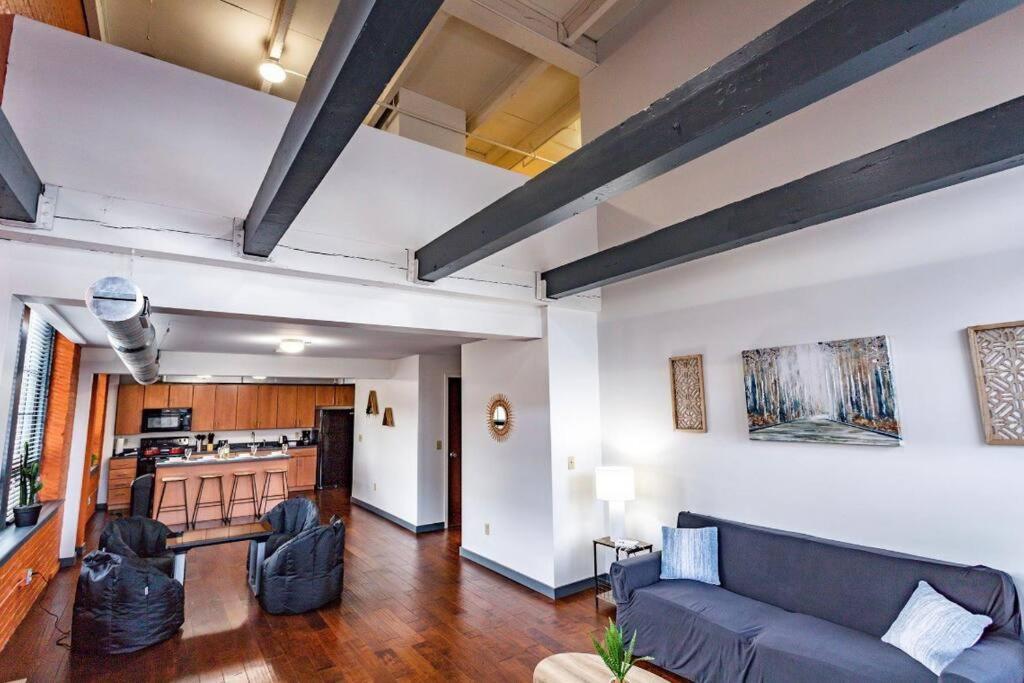 Centric Modern Loft W/ King Beds & Smart Gametable Villa Rochester Exterior photo