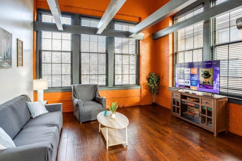 Centric Modern Loft W/ King Beds & Smart Gametable Villa Rochester Exterior photo