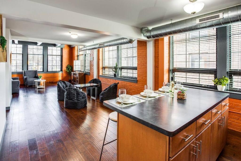 Centric Modern Loft W/ King Beds & Smart Gametable Villa Rochester Exterior photo